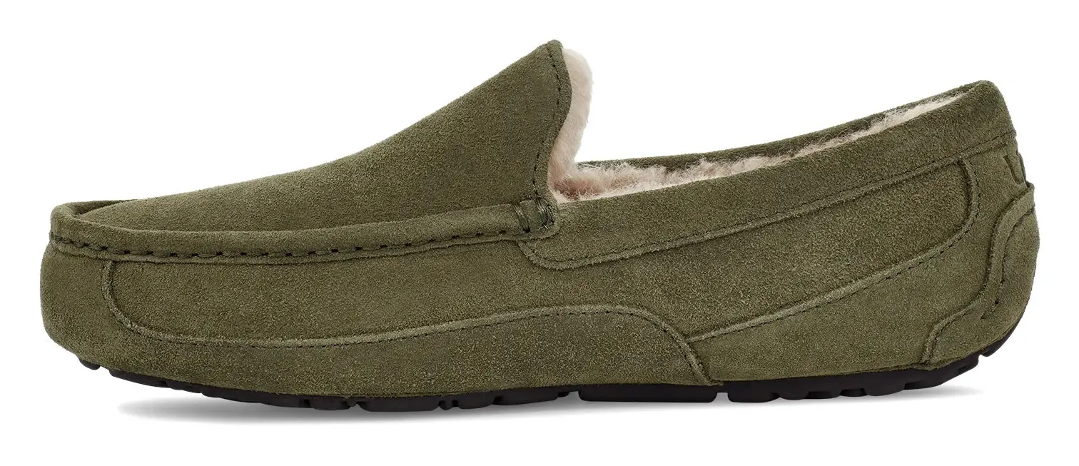 Men’s UGG Ascot (Suede) – Classic Moc-Toe Slipper with Indoor/Outdoor Comfort