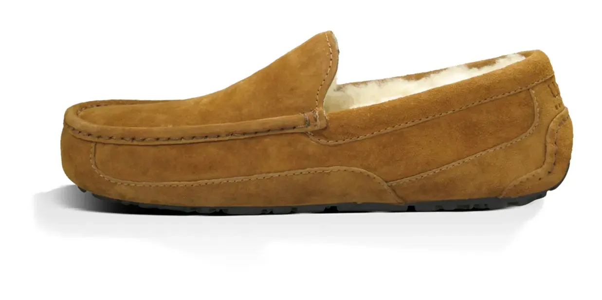 Men’s UGG Ascot (Suede) – Classic Moc-Toe Slipper with Indoor/Outdoor Comfort