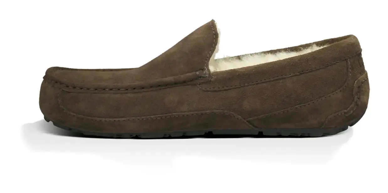 Men’s UGG Ascot (Suede) – Classic Moc-Toe Slipper with Indoor/Outdoor Comfort