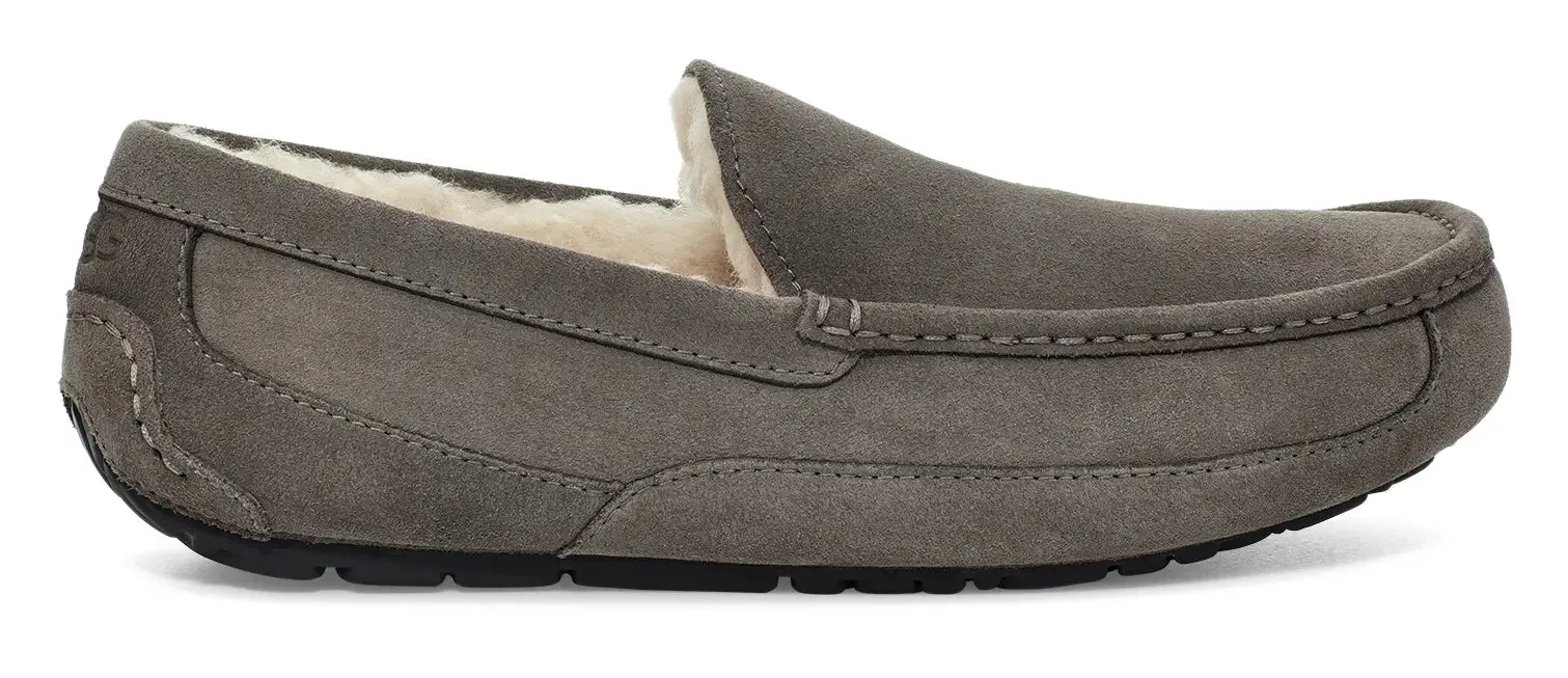 Men’s UGG Ascot (Suede) – Classic Moc-Toe Slipper with Indoor/Outdoor Comfort