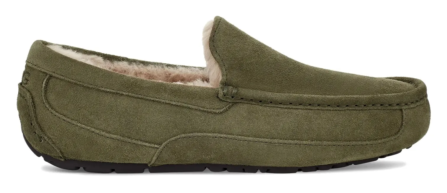 Men’s UGG Ascot (Suede) – Classic Moc-Toe Slipper with Indoor/Outdoor Comfort