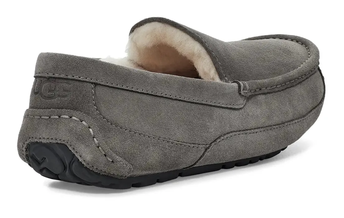Men’s UGG Ascot (Suede) – Classic Moc-Toe Slipper with Indoor/Outdoor Comfort