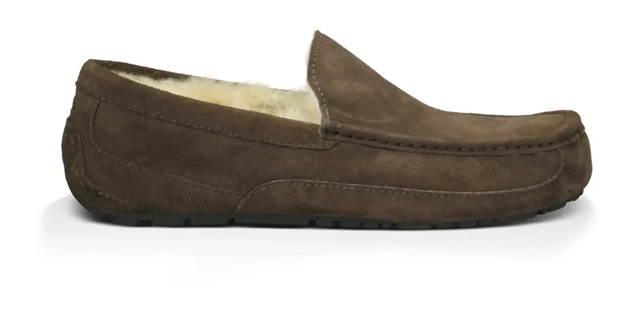 Men’s UGG Ascot (Suede) – Classic Moc-Toe Slipper with Indoor/Outdoor Comfort