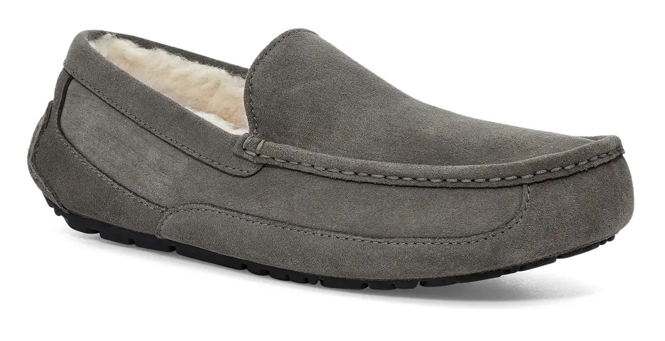 Men’s UGG Ascot (Suede) – Classic Moc-Toe Slipper with Indoor/Outdoor Comfort