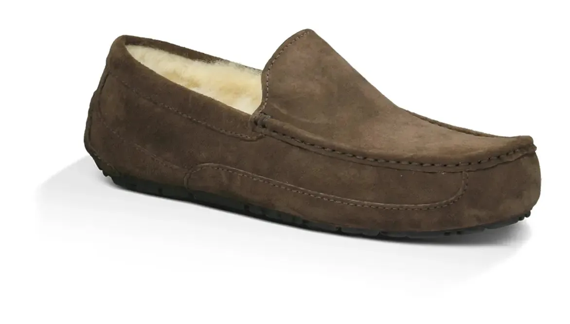 Men’s UGG Ascot (Suede) – Classic Moc-Toe Slipper with Indoor/Outdoor Comfort