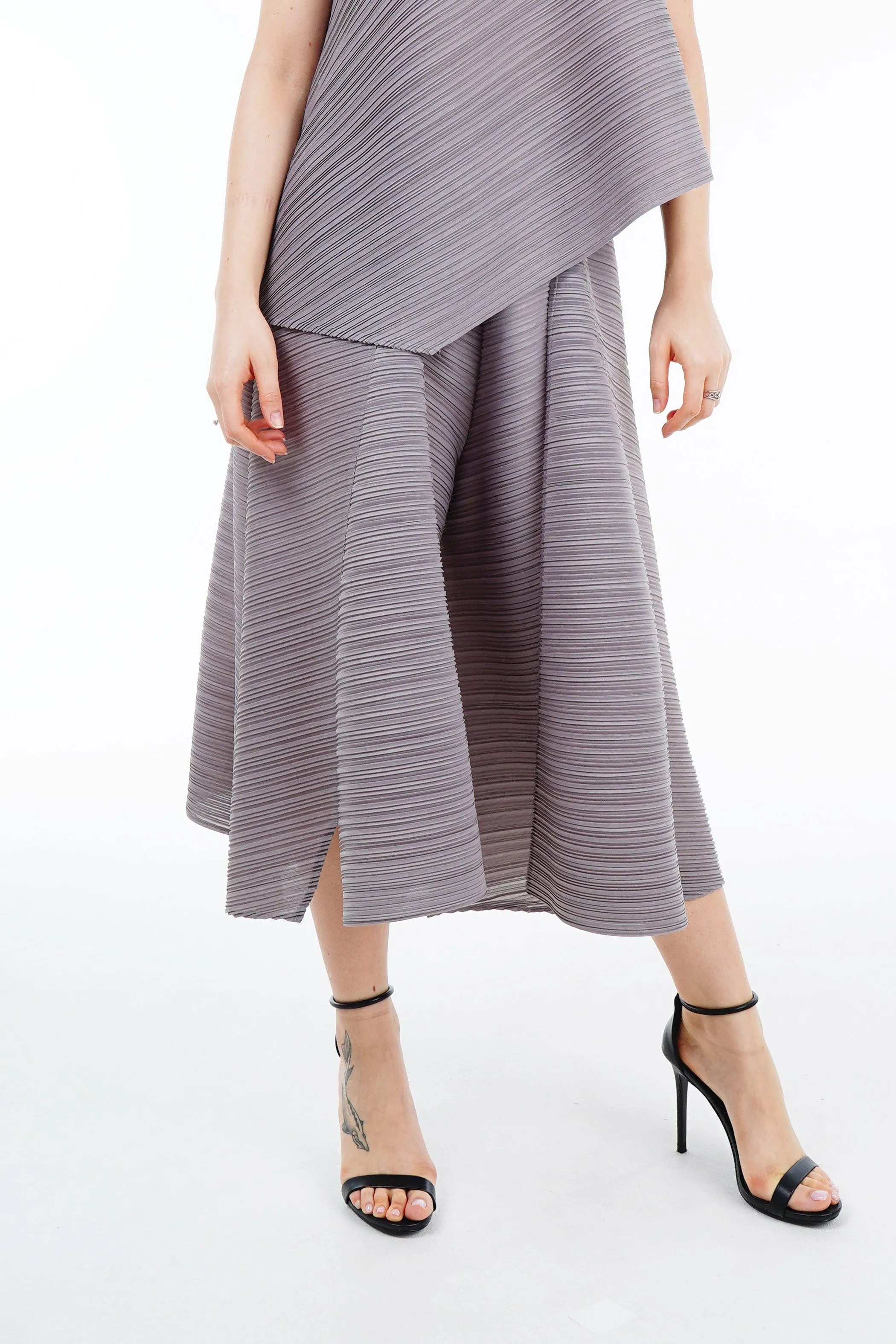 Patrizia Layered Pleated Pants with Three-Quarter Length