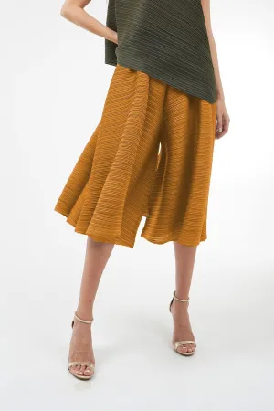 Patrizia Layered Pleated Pants with Three-Quarter Length